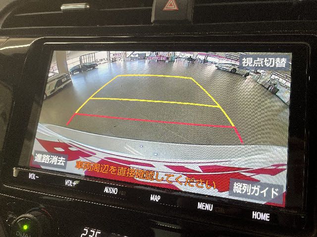 TOYOTA CAMRY HYBRID 2018 Image 31