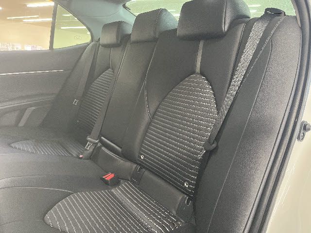 TOYOTA CAMRY HYBRID 2018 Image 31