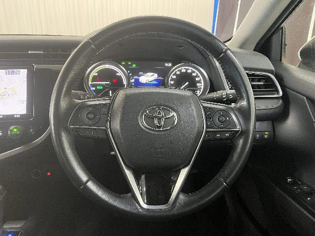 TOYOTA CAMRY HYBRID 2018 Image 31