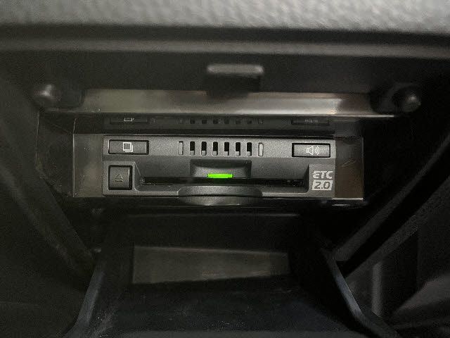 TOYOTA CAMRY HYBRID 2018 Image 31