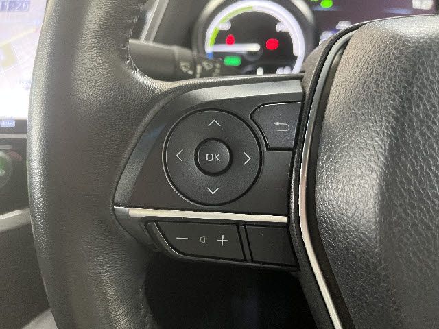 TOYOTA CAMRY HYBRID 2018 Image 31