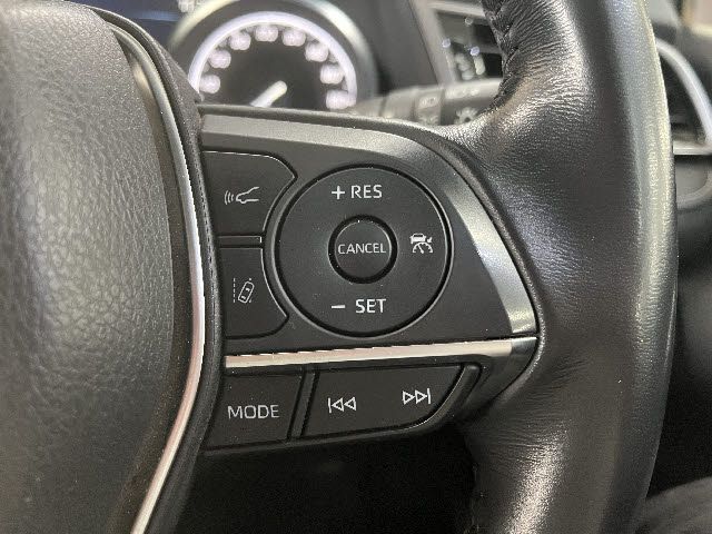 TOYOTA CAMRY HYBRID 2018 Image 31