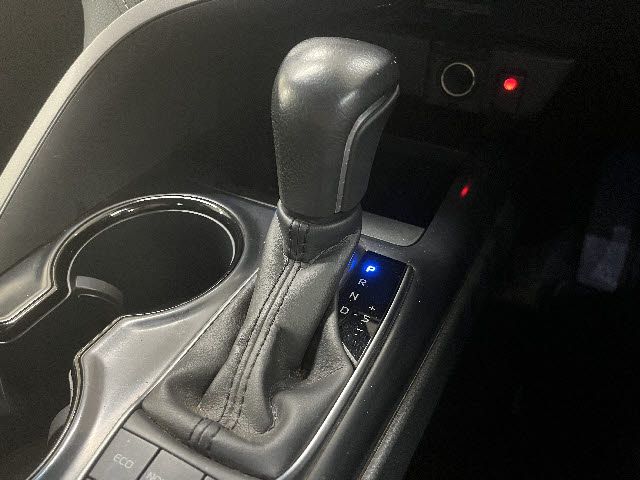 TOYOTA CAMRY HYBRID 2018 Image 31