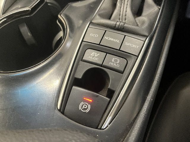 TOYOTA CAMRY HYBRID 2018 Image 31