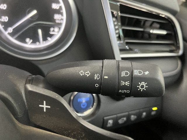 TOYOTA CAMRY HYBRID 2018 Image 31