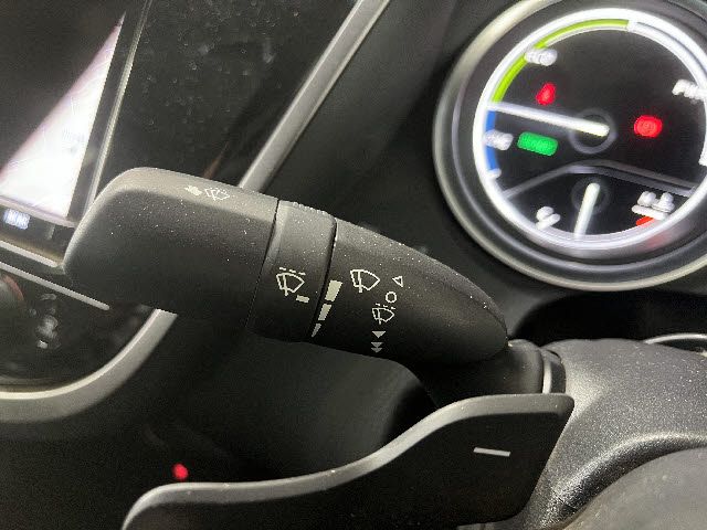 TOYOTA CAMRY HYBRID 2018 Image 31