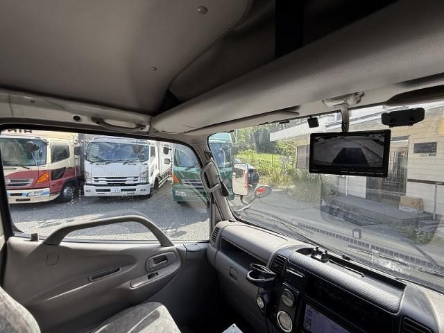 HINO DUTRO 2004 Image 31