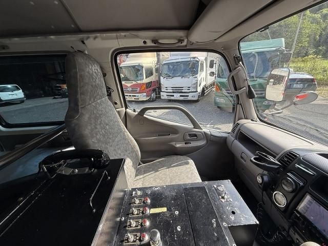 HINO DUTRO 2004 Image 31