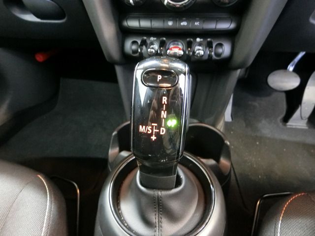 BMW MINI ONE 2018 Image 31