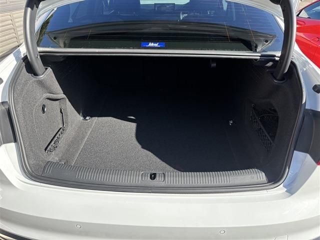 AUDI A4 2021 Image 31