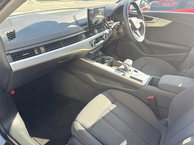 AUDI A4 2021 Image 31