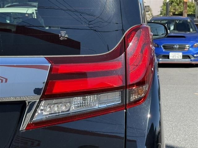 TOYOTA ALPHARD HYBRID 4WD 2016 Image 31