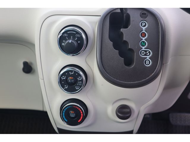 TOYOTA SPADE 2018 Image 31