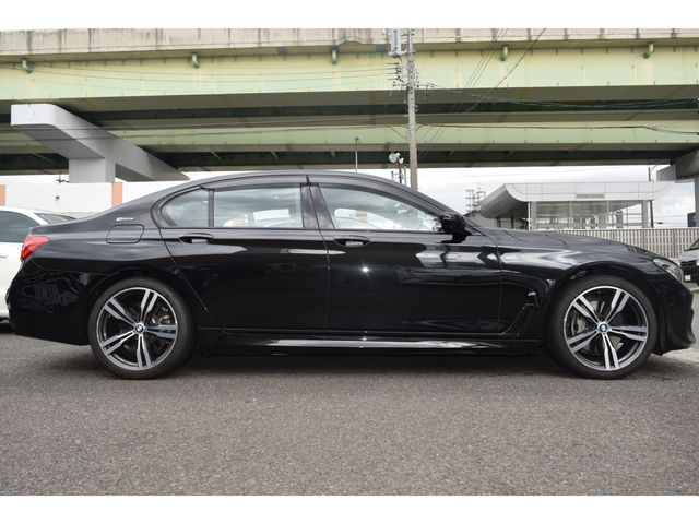 BMW 7SERIES 2017 Image 31