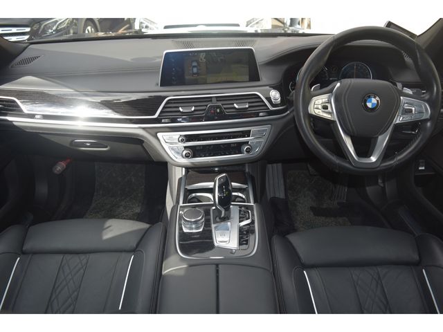 BMW 7SERIES 2017 Image 31