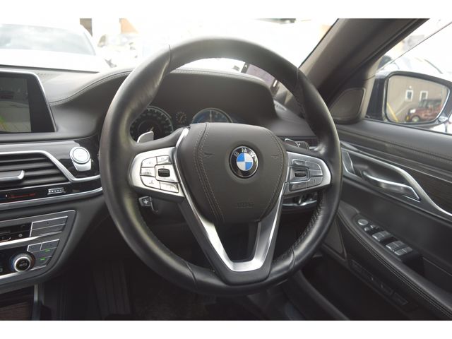 BMW 7SERIES 2017 Image 31