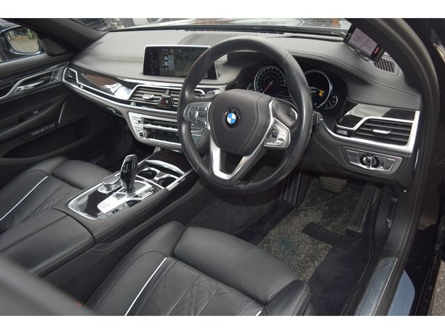 BMW 7SERIES 2017 Image 31