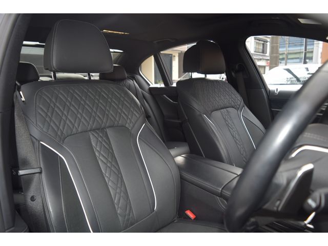 BMW 7SERIES 2017 Image 31