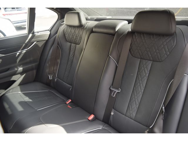 BMW 7SERIES 2017 Image 31