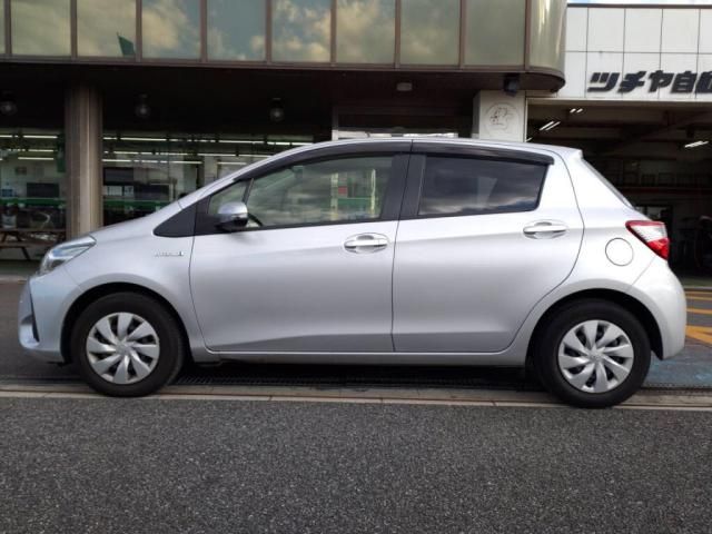 TOYOTA VITZ HYBRID 2018 Image 31