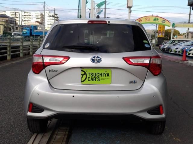 TOYOTA VITZ HYBRID 2018 Image 31