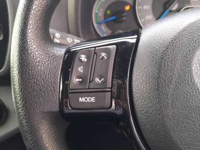 TOYOTA VITZ HYBRID 2018 Image 31