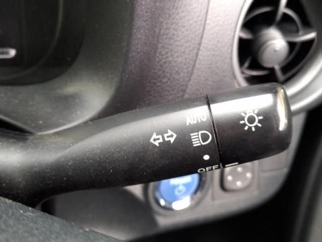 TOYOTA VITZ HYBRID 2018 Image 31