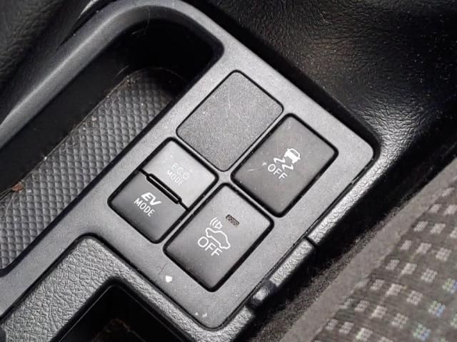 TOYOTA VITZ HYBRID 2018 Image 31