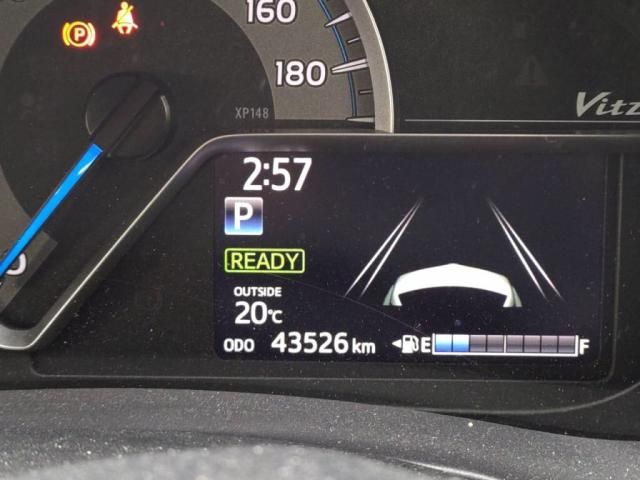 TOYOTA VITZ HYBRID 2018 Image 31