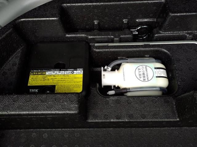 TOYOTA VITZ HYBRID 2018 Image 31