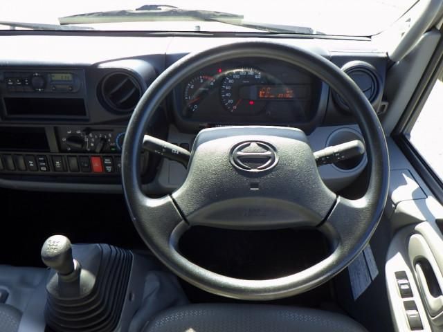 HINO DUTRO 2017 Image 31