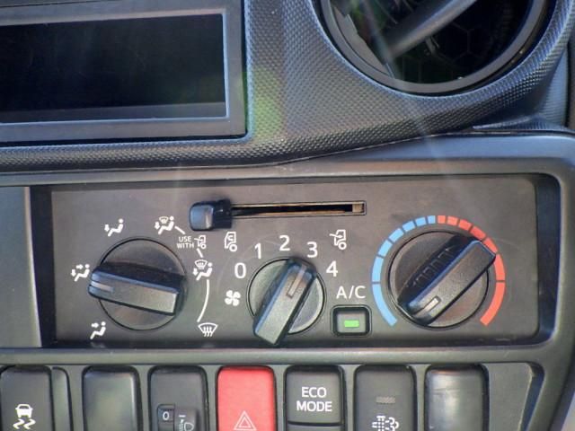 HINO DUTRO 2017 Image 31