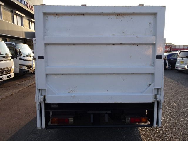 MITSUBISHI  2006 Image 31