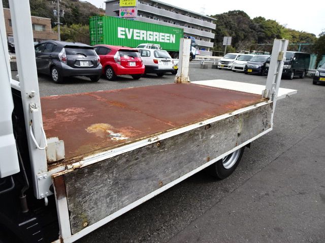 MITSUBISHI  2006 Image 31