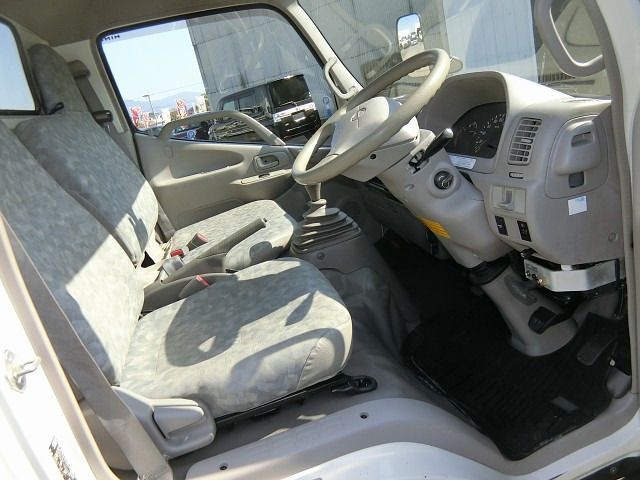 HINO DUTRO 2008 Image 31