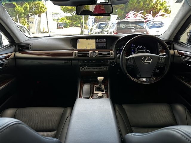 TOYOTA LEXUS LS600HL 2015 Image 31