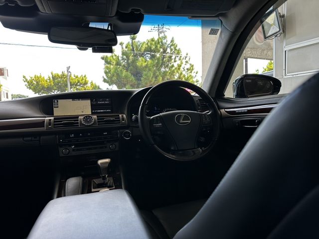 TOYOTA LEXUS LS600HL 2015 Image 31