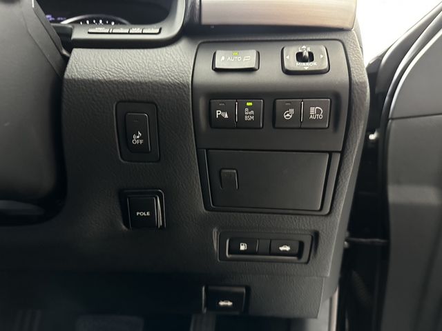 TOYOTA LEXUS LS600HL 2015 Image 31