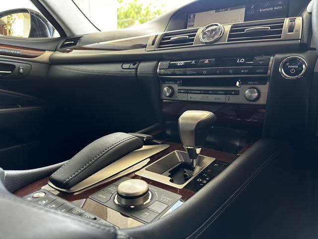 TOYOTA LEXUS LS600HL 2015 Image 31