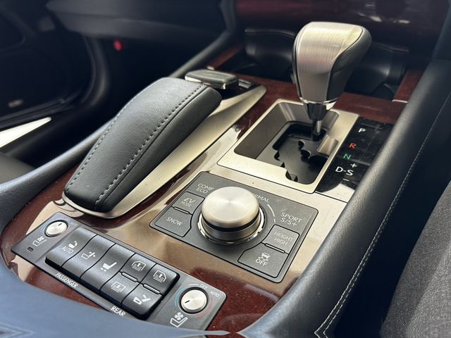 TOYOTA LEXUS LS600HL 2015 Image 31