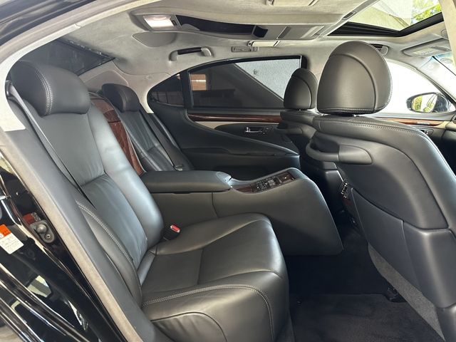 TOYOTA LEXUS LS600HL 2015 Image 31