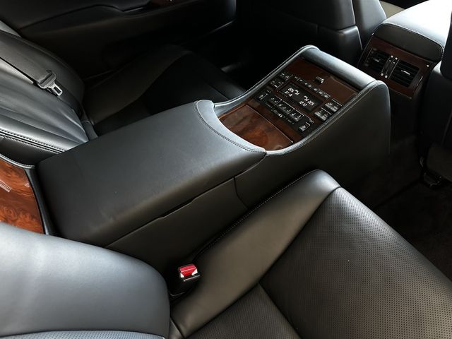 TOYOTA LEXUS LS600HL 2015 Image 31