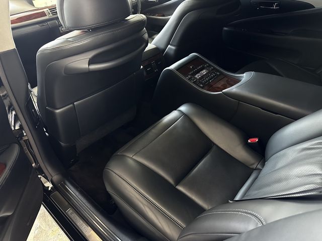 TOYOTA LEXUS LS600HL 2015 Image 31