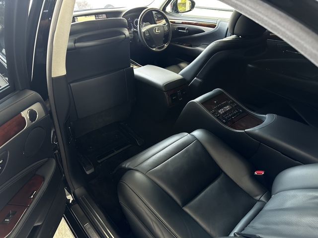 TOYOTA LEXUS LS600HL 2015 Image 31