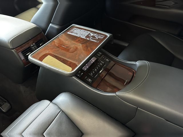 TOYOTA LEXUS LS600HL 2015 Image 31