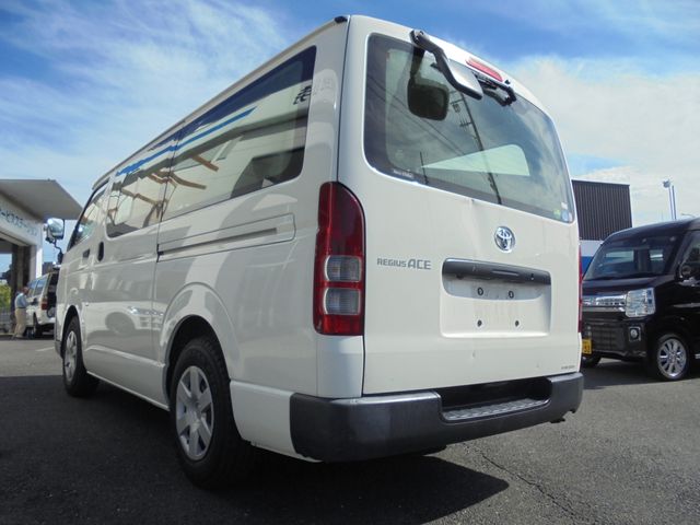 TOYOTA REGIUSACE VAN 1.2T 2 2019 Image 31