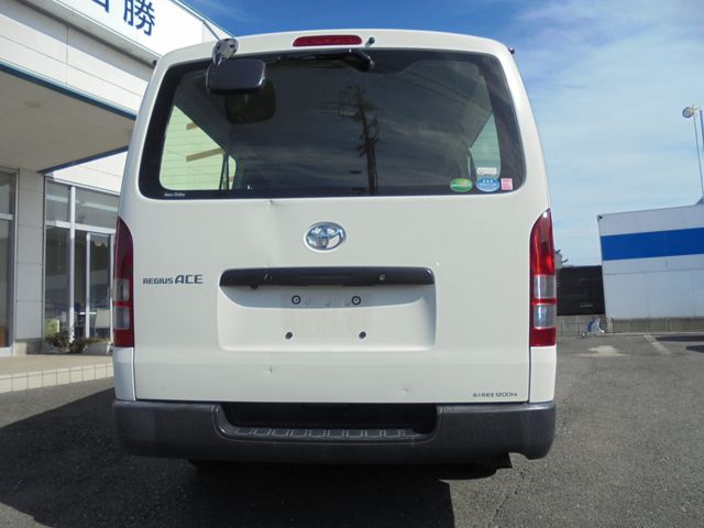 TOYOTA REGIUSACE VAN 1.2T 2 2019 Image 31