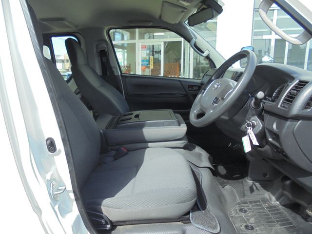 TOYOTA REGIUSACE VAN 1.2T 2 2019 Image 31