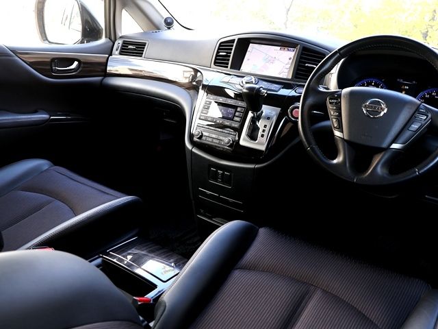 NISSAN ELGRAND 2017 Image 31