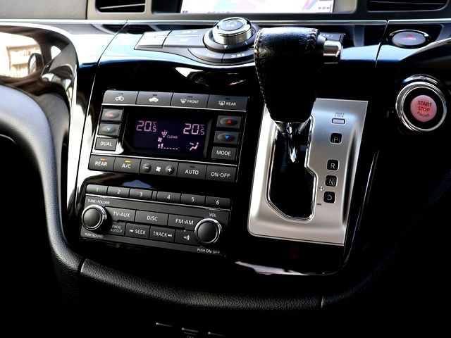 NISSAN ELGRAND 2017 Image 31